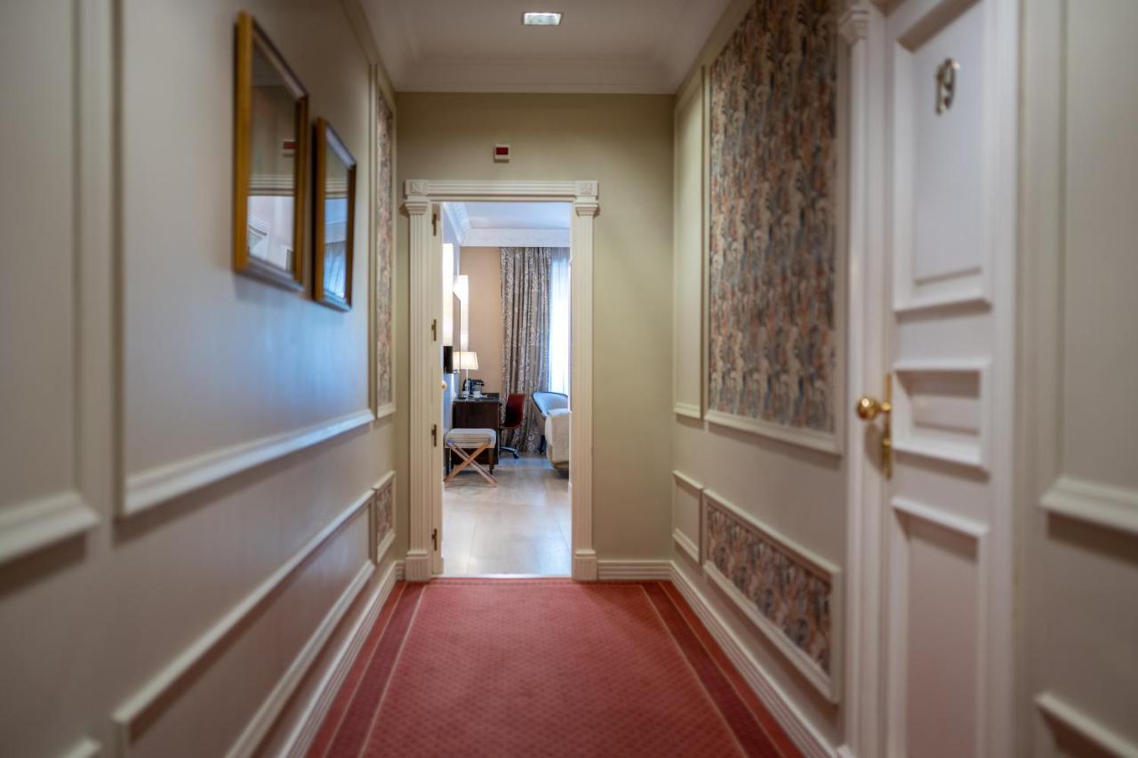 ホテル レクトル サラマンカ エクステリア 写真 A corridor in the hotel