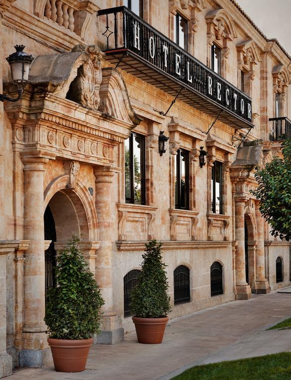 ホテル レクトル サラマンカ エクステリア 写真 The facade of the hotel
