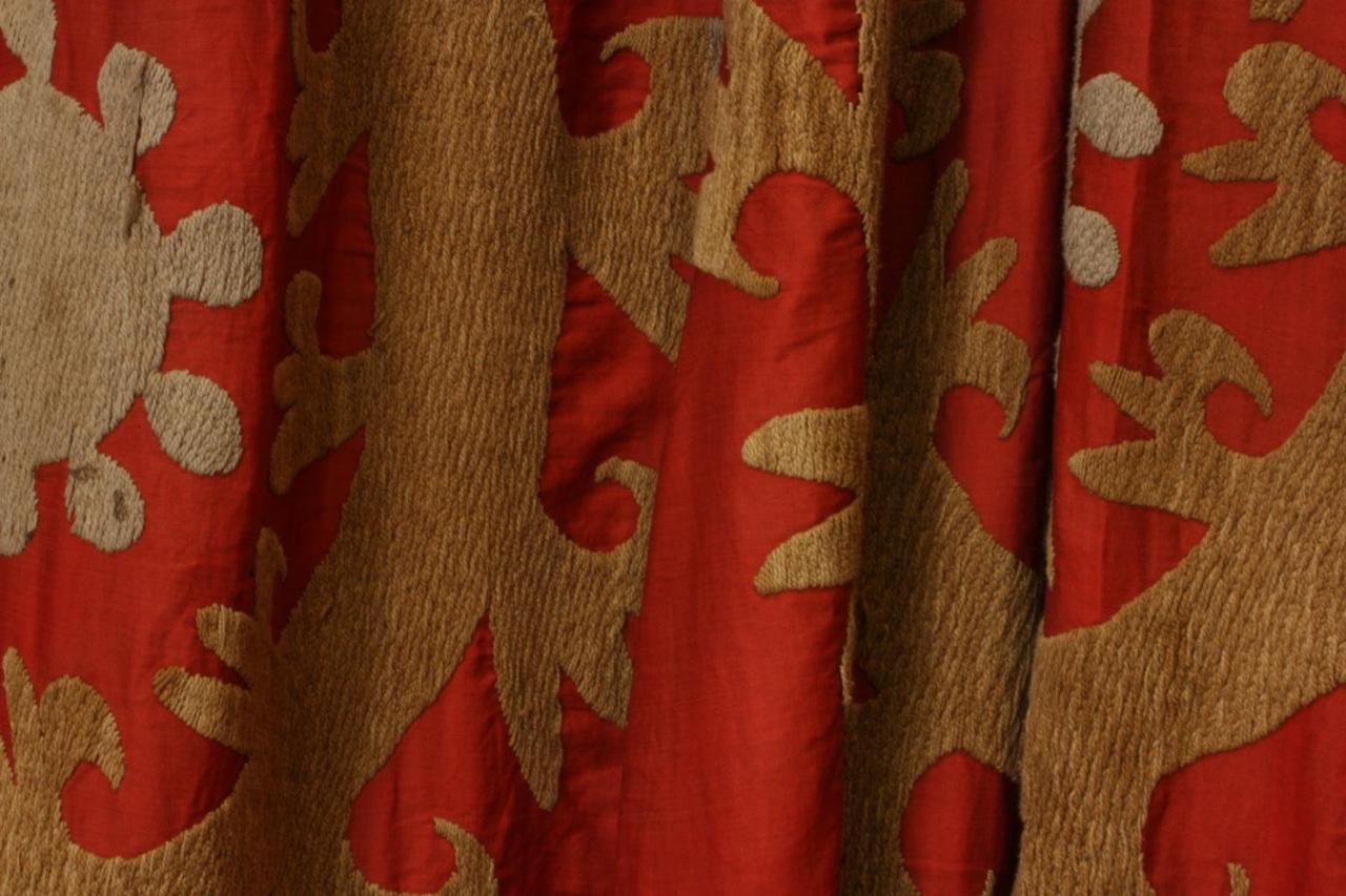 ホテル レクトル サラマンカ エクステリア 写真 Detail of the coat of arms of the House of Habsburg on the mantle of Emperor Charles V
