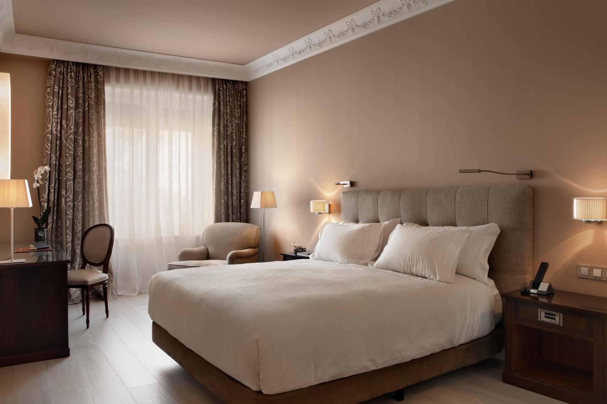 ホテル レクトル サラマンカ エクステリア 写真 A bedroom at the hotel