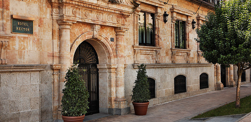 ホテル レクトル サラマンカ エクステリア 写真 The entrance of the hotel