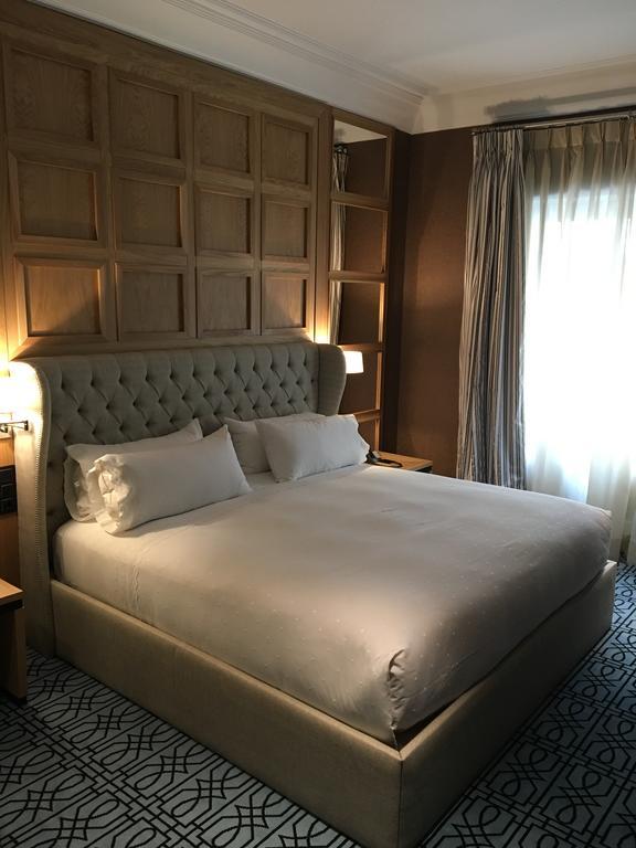ホテル レクトル サラマンカ エクステリア 写真 A bedroom at the hotel
