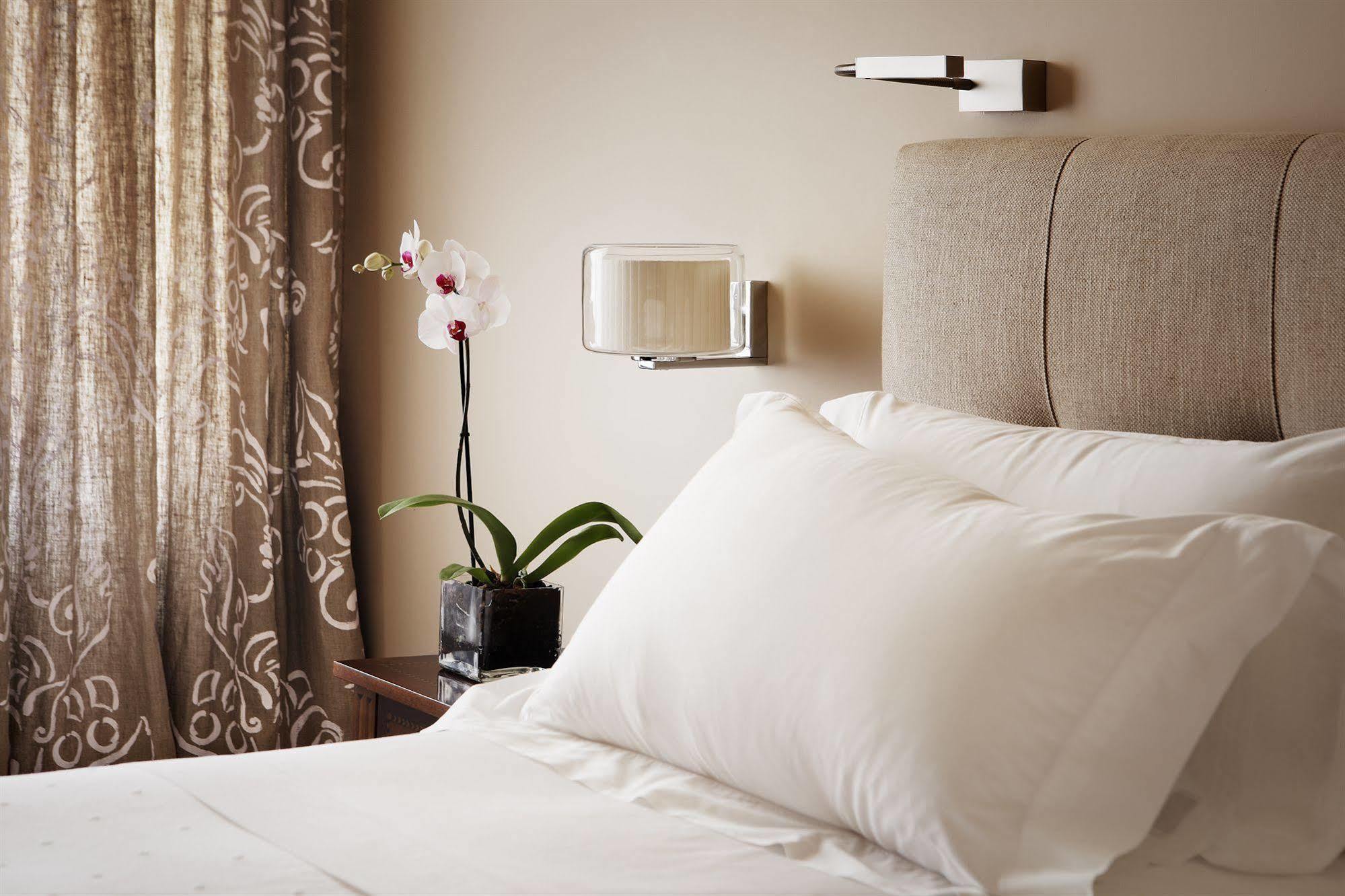 ホテル レクトル サラマンカ エクステリア 写真 A wall-mounted light