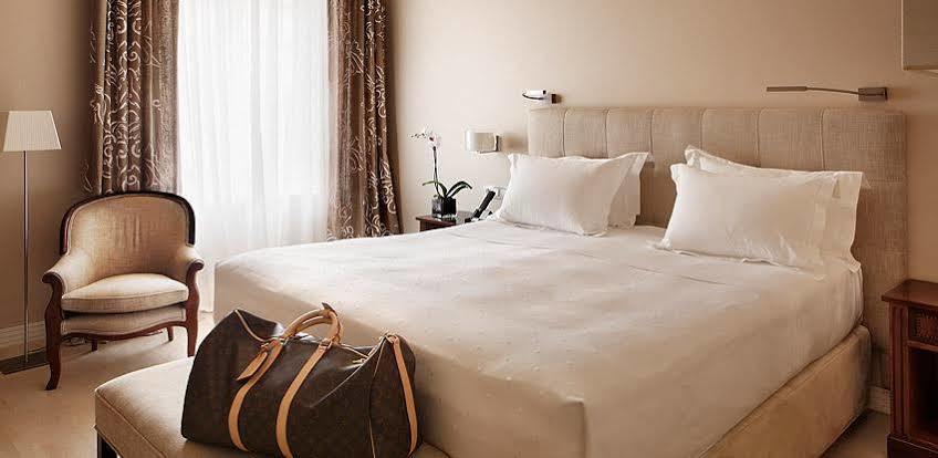 ホテル レクトル サラマンカ エクステリア 写真 A hotel room