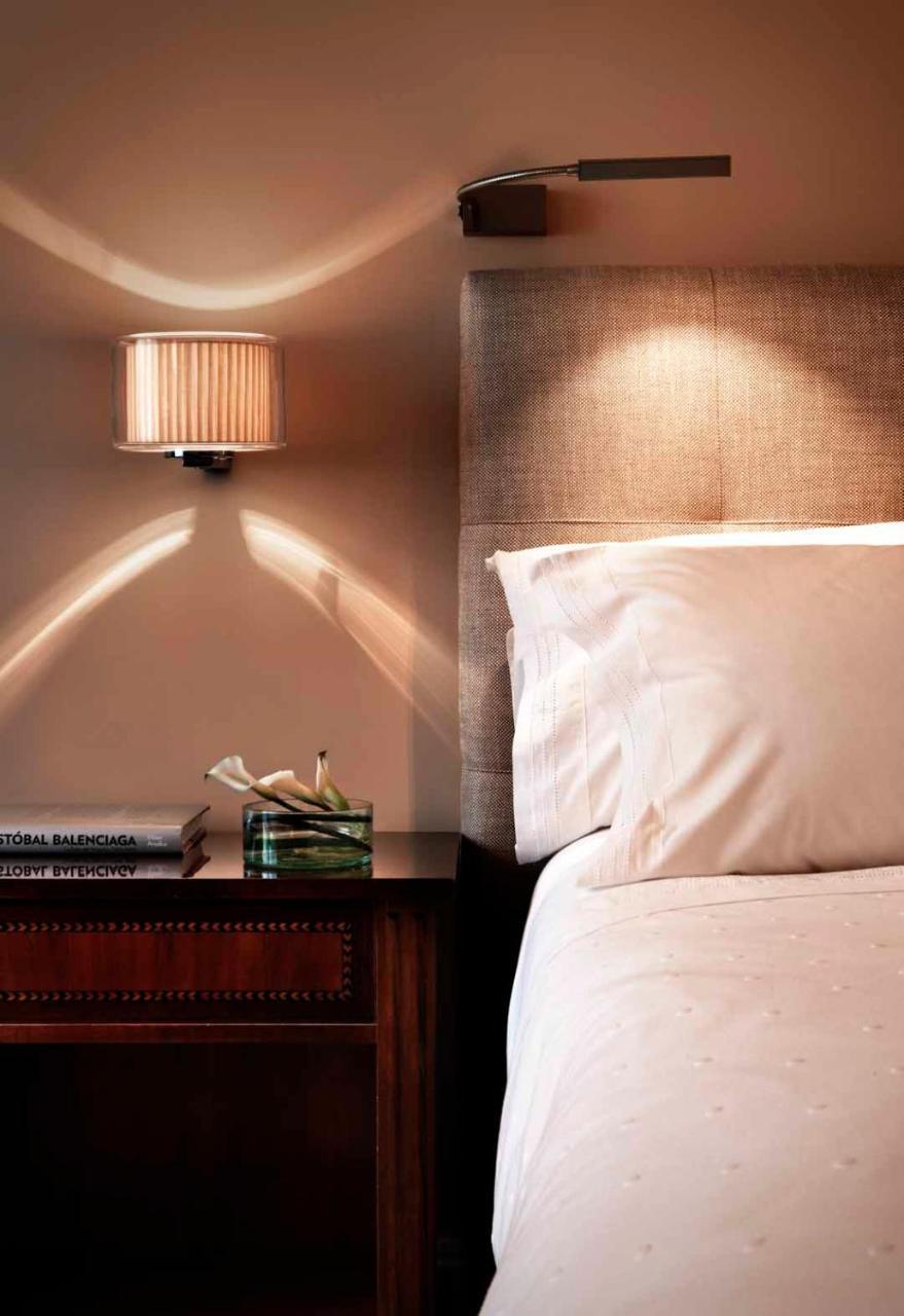 ホテル レクトル サラマンカ エクステリア 写真 A wall light